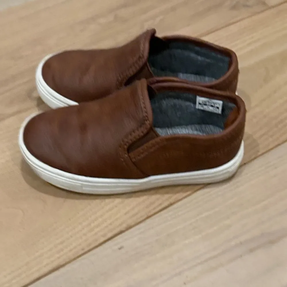 Carter's Brown Slip-On Loafers Size 8